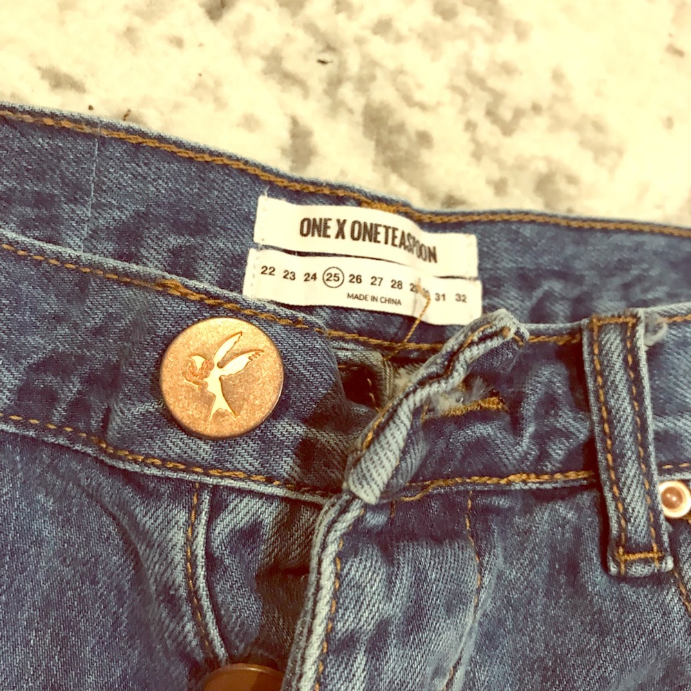 One Teaspoon Bandit shorts, size 25.